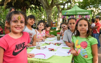 La producción de los talleres culturales municipales fue exhibida en la Plaza Mitre
