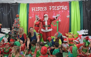 Papá Noel entregó regalos a los chicos de los jardines maternales municipales