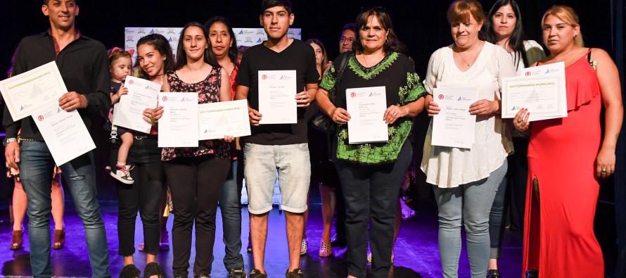 Un nuevo grupo de egresados del Centro Universitario Municipal recibió sus diplomas