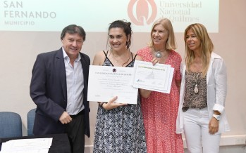 Entrega de diplomas a egresados de la carrera de Turismo en el Centro Universitario Municipal