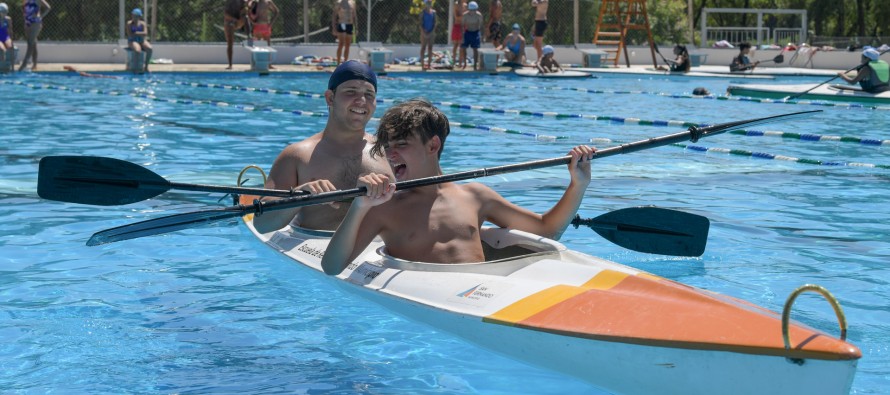 Jornada de integración de las colonias de verano con actividades náuticas en el Poli 3