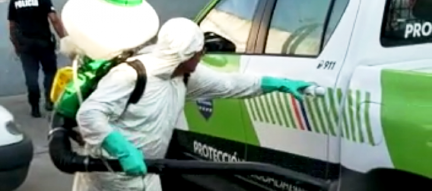 Desinfección en patrullas y móviles de seguridad de nuestra ciudad que trabajan durante la cuarentena
