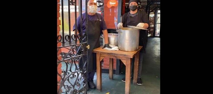 Coronavirus: la parrilla que hace guisos para las familias más postergadas