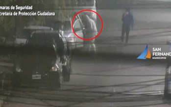 Robo frustrado en Quintana y Sargento Cabral: se llevaban un auto empujando y fueron descubiertos por las cámaras