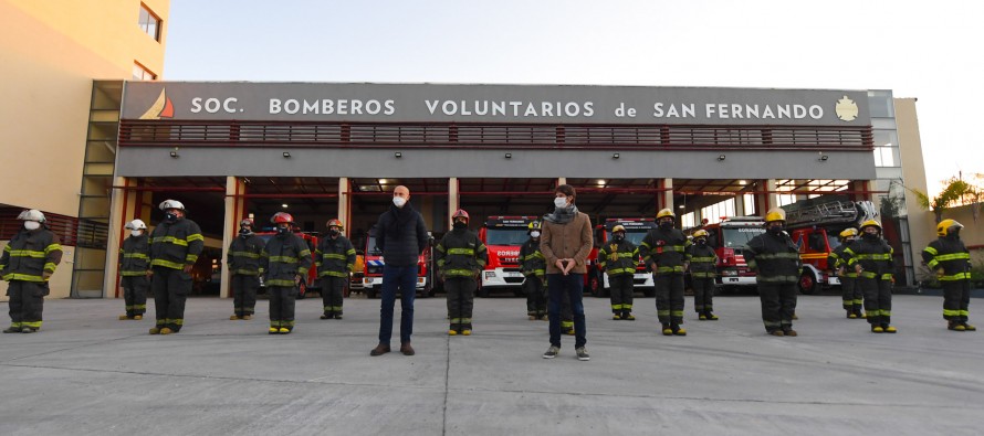 Por primera vez en la historia nuestros Bomberos Voluntarios tienen abanderada y escolta mujeres