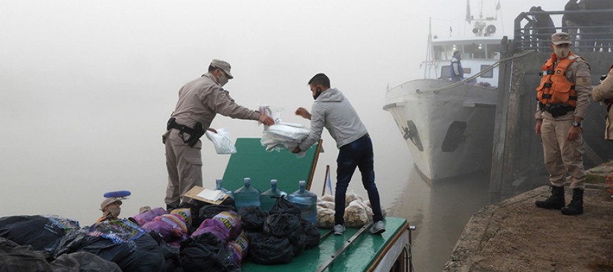 La Prefectura colabora con la asistencia a familias en el delta