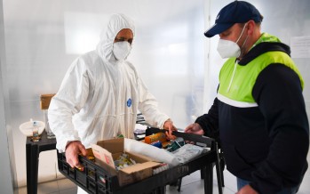 El personal de deportes del Municipio colabora en la asistencia sanitaria durante la pandemia