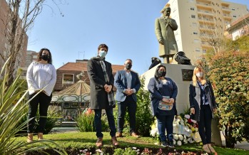 Homenaje a los docentes por el Día del Maestro en la Plaza Sarmiento