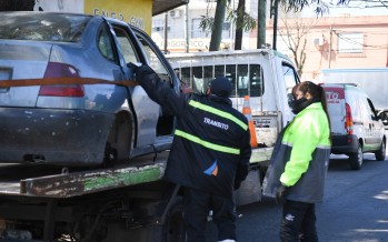 Remueven autos abandonados en Guatemala y Avellaneda, Arnoldi y Humaitá