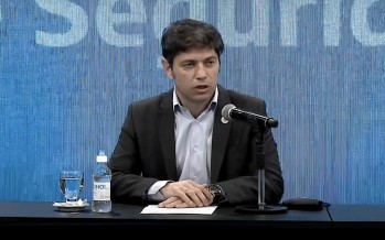 Kicillof anunció un aumento salarial para la policía bonaerense tras los reclamos