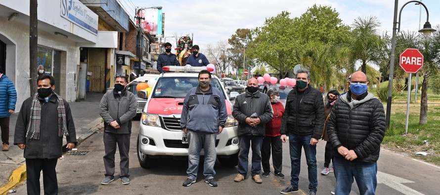 Procesión vehicular por la fiesta de Santa Teresita, patrona de Virreyes