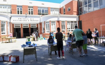 Entrega del Servicio Alimentario Escolar y operativo de vacunación a los niños de la Primaria N° 6