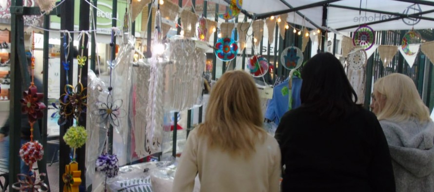 Feria navideña en la Biblioteca Madero con emprendimientos de la economía social y solidaria