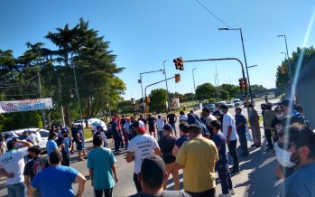 Trabajadores de Molinos realizaron una manifestación en la planta de Victoria