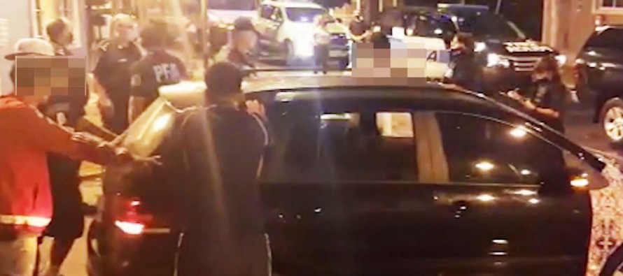 Villa Hall: secuestraron vehículos y detuvieron a tres personas por drogas