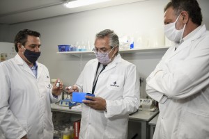 Alberto Fernandez en Inmunova