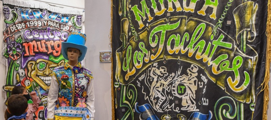 Se inauguró una muestra de trajes y estandartes en el Museo de la Ciudad