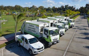 Cuatro camiones compactadores y una camioneta de Eco Sanfer se suman a la flota municipal