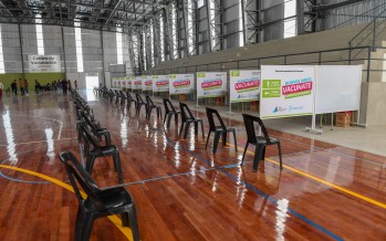 Se habilitó el nuevo centro de vacunación en el microestadio del Poli 2