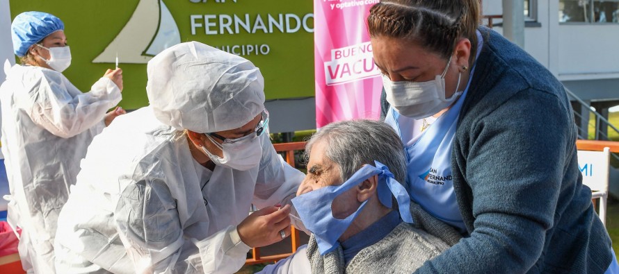 Aplicaron la segunda dosis contra el coronavirus a los adultos mayores del Hospital de Islas Do Porto