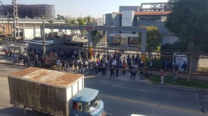 Bimbo trabajadores en la puerta