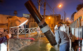 AySA finalizó la reparación de la cañería averiada por terceros en el barrio Santa Rosa