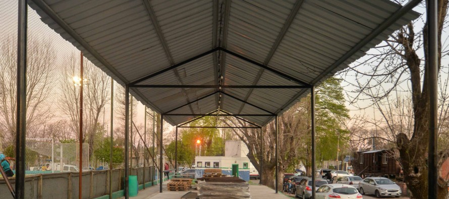 El Municipio entregó materiales de construcción para el Quincho de Hockey del Club San Fernando
