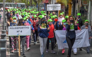 Los adultos mayores participaron de una caminata saludable desde Canal hasta plaza Mitre