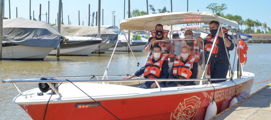 Los Bomberos incorporaron una lancha para combatir incendios en el Delta