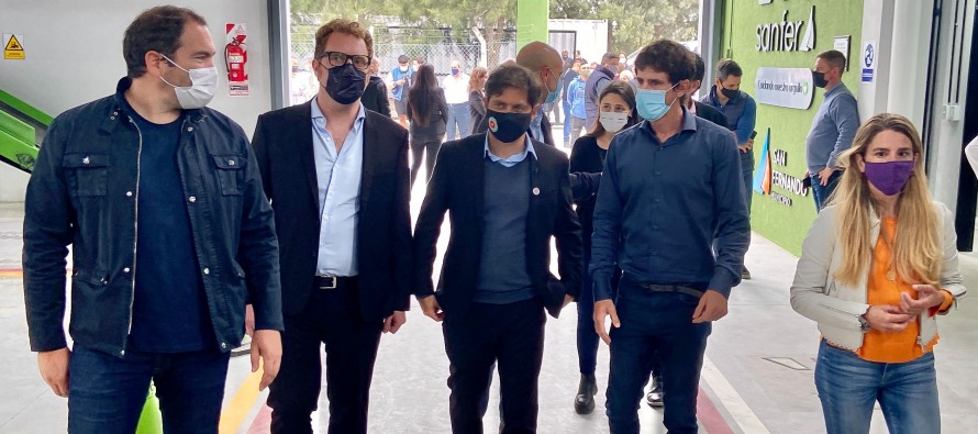 Andreotti y Kicillof recorrieron la planta de reciclaje y la repavimentación de la Ruta 197