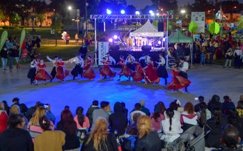 Tarde de peña folklórica y stand up en el Parque del Bicentenario