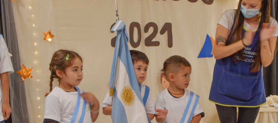 Los jardines maternales cerraron el año con diplomas y la visita de Papá Noel
