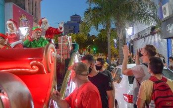 Desfile navideño por la calle Constitución y en el Parque Náutico