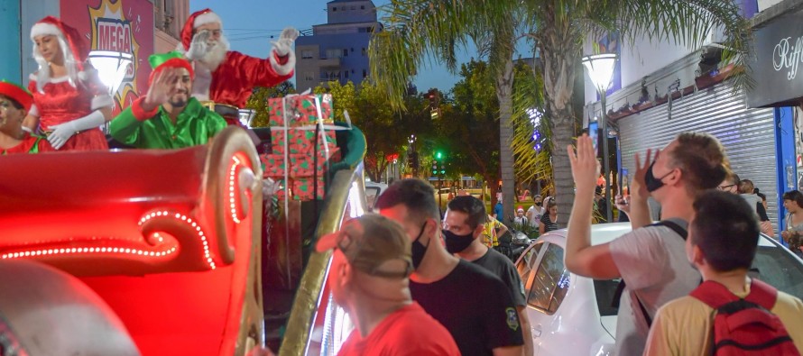Desfile navideño por la calle Constitución y en el Parque Náutico