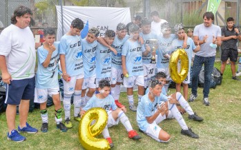 Premiación a los participantes de la Liga de Fútbol Infantil y entrega de kits deportivos