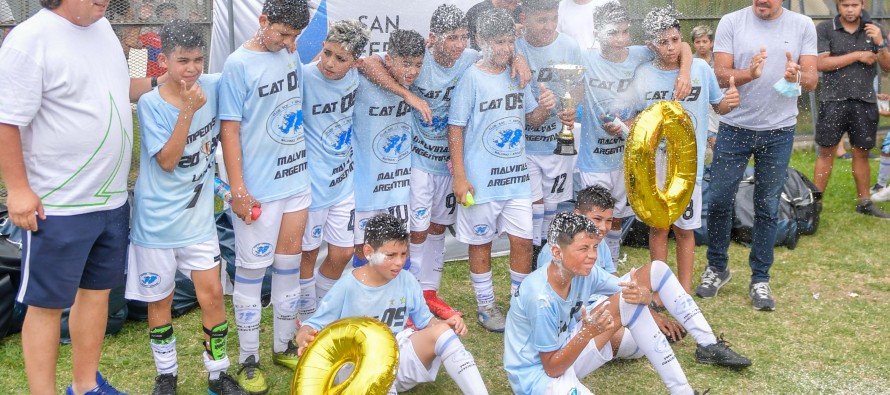 Premiación a los participantes de la Liga de Fútbol Infantil y entrega de kits deportivos
