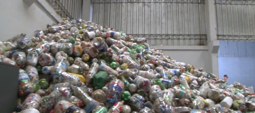 Botellas de Amor: se realizó un nuevo envío para confeccionar madera plástica