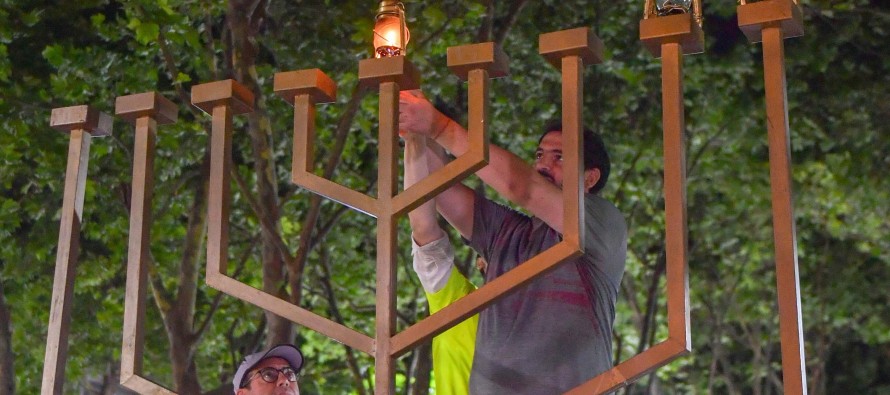 Se celebró la “Fiesta de las Luces” en la Plaza Mitre