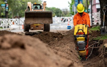 Refuerzo Aeropuerto, una de las obras de agua y cloacas que realiza AySA para mejorar el servicio