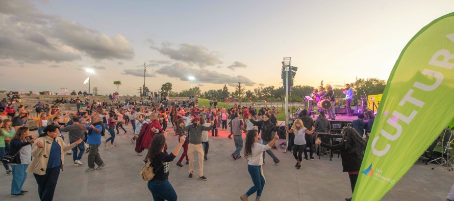 Se realizó una kermesse en la Plaza Malvinas Argentinas y una peña en el Parque del Bicentenario