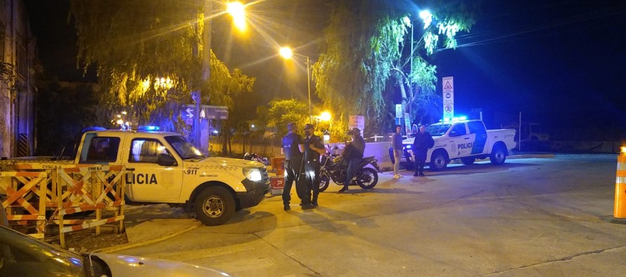 Operativo de seguridad en el nuevo cruce vehicular y peatonal de Urcola y Malvinas Argentinas