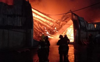 Bomberos y fuerzas de seguridad lograron controlar el incendio del barrio Crisol
