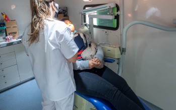 Controles odontológicos en Plaza Mitre en el Día de la Salud Bucodental
