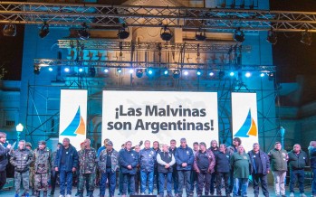 Víctor Heredia cerró el homenaje por la gesta de Malvinas en Plaza Mitre