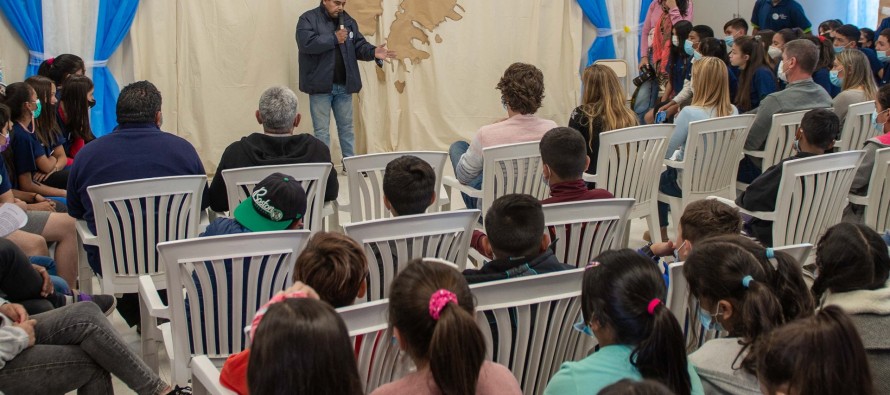 Homenaje a los Héroes de Malvinas en las instituciones educativas municipales