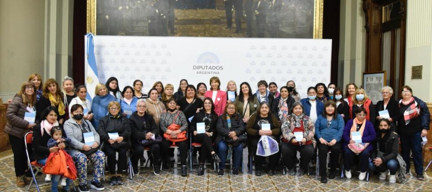 Alicia Aparicio recibió en el Congreso de la Nación a las Manzaneras de nuestra ciudad