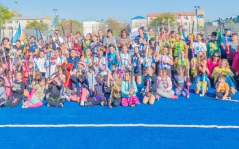Pedro Ibarra, Vanina Oneto y Delfina Merino inauguraron la cancha de hockey del Poli 1