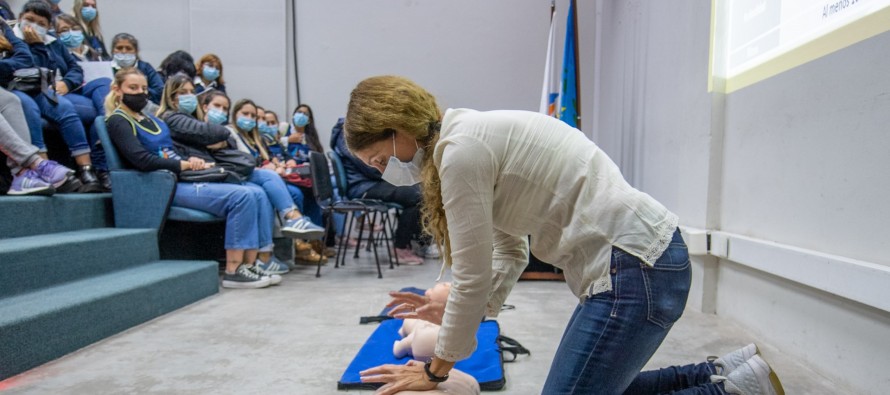 Capacitación en RCP al personal municipal de Educación