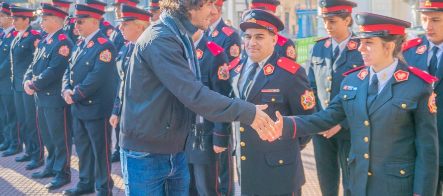 En Plaza Mitre se celebró el Día del Bombero con un acto homenaje
