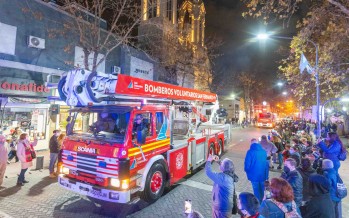 Bomberos: homenajes, desfile y presentación de nuevas autobombas